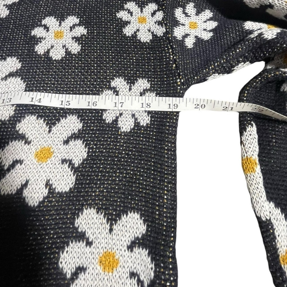 Navy and white daisy sweater #daisy #fall #aster #floral
-small - Picture 4 of 5